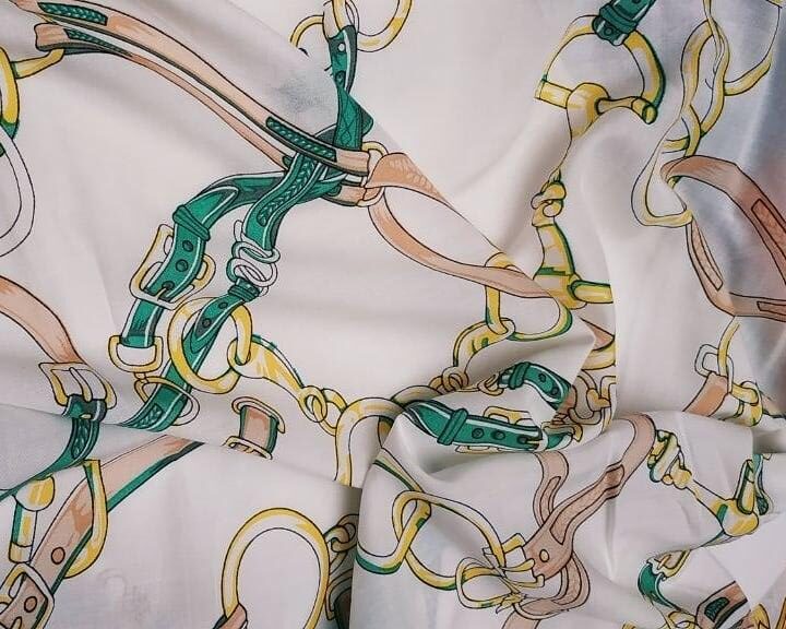 Штапель принт Зеленые Цепи на белом фоне — изображение 3