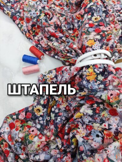 Ткань штапель цветочная композиция в красном цвете купить- пальмира