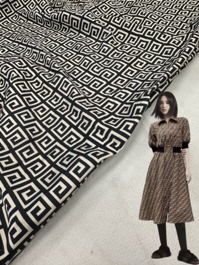 Ткань Шелк Армани принт в бежевом цвете на юбки, комбинезоны, платья купить оптом в Украине - Пальмира Текстиль
